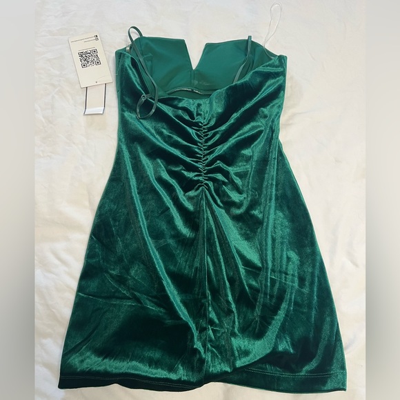 Emerald Sundae green velvet dress - Picture 6 of 9